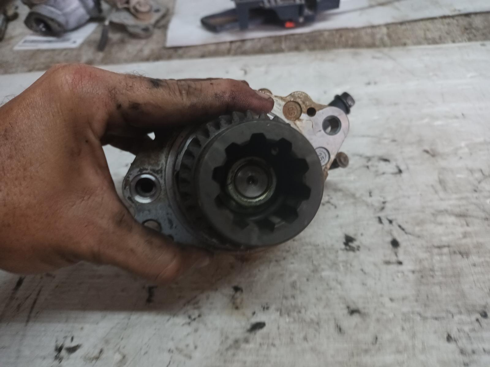 2010 Toyota Hilux Vacuum/Air Pump View Auto part Vacuum/Air Pump Toyota Hilux 2010