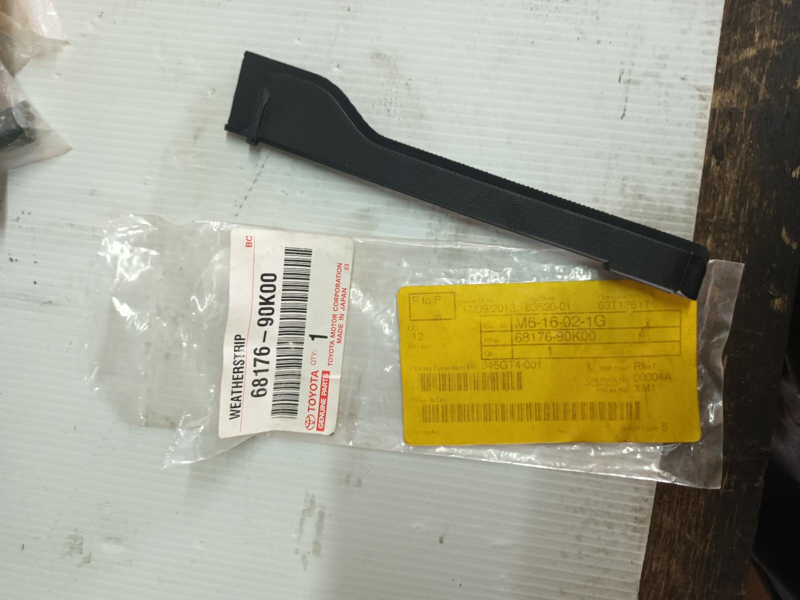 View Auto part Left Front 1/4 Door Glass Toyota Landcruiser 2005