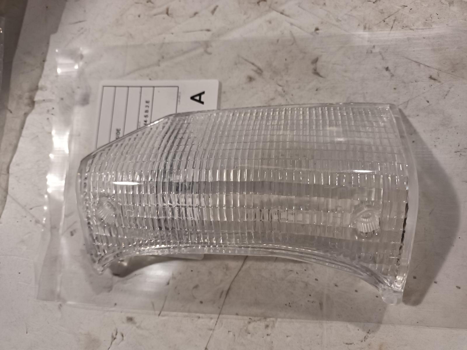 View Auto part Left Indicator/Fog/Side Toyota Hilux 1982