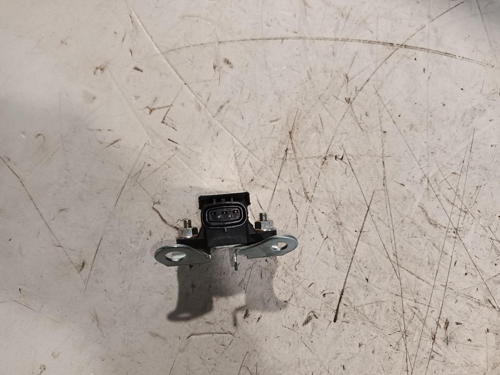 2015 Toyota Landcruiser Misc Switch/Relay View Auto part Misc Switch/Relay Toyota Landcruiser 2015