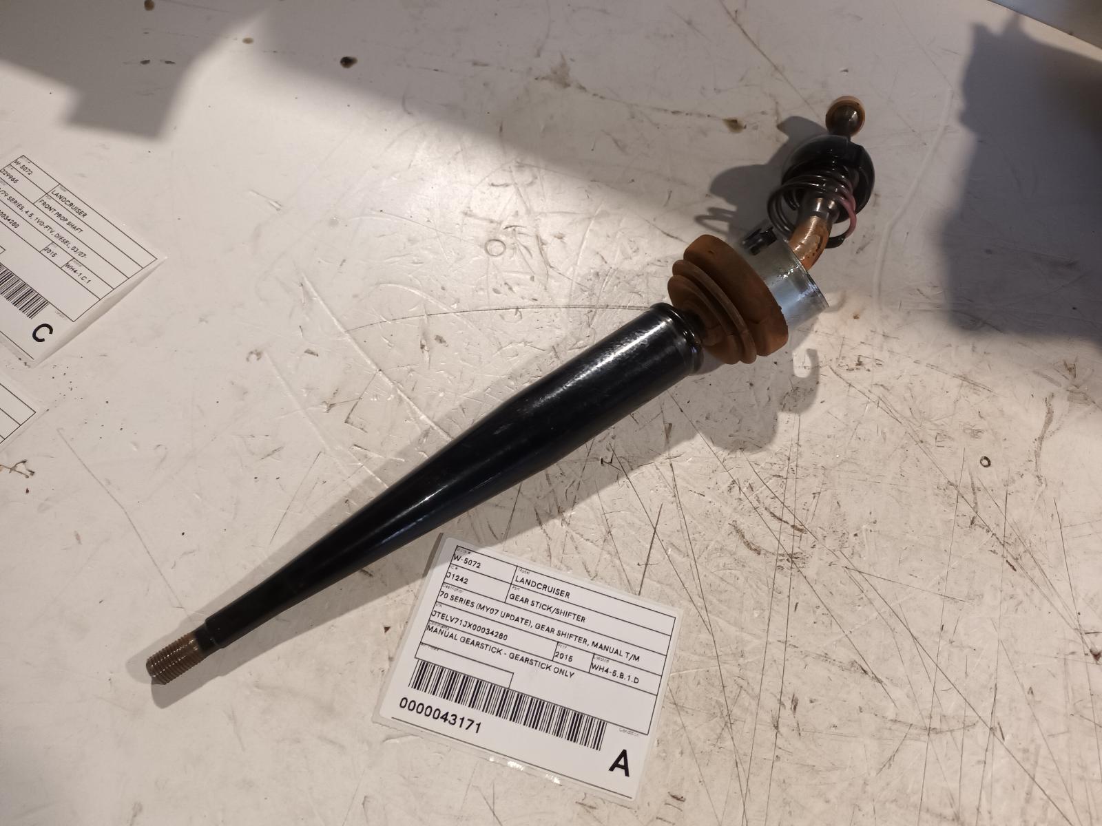 2015 Toyota Landcruiser Gear Stick/Shifter View Auto part Gear Stick/Shifter Toyota Landcruiser 2015