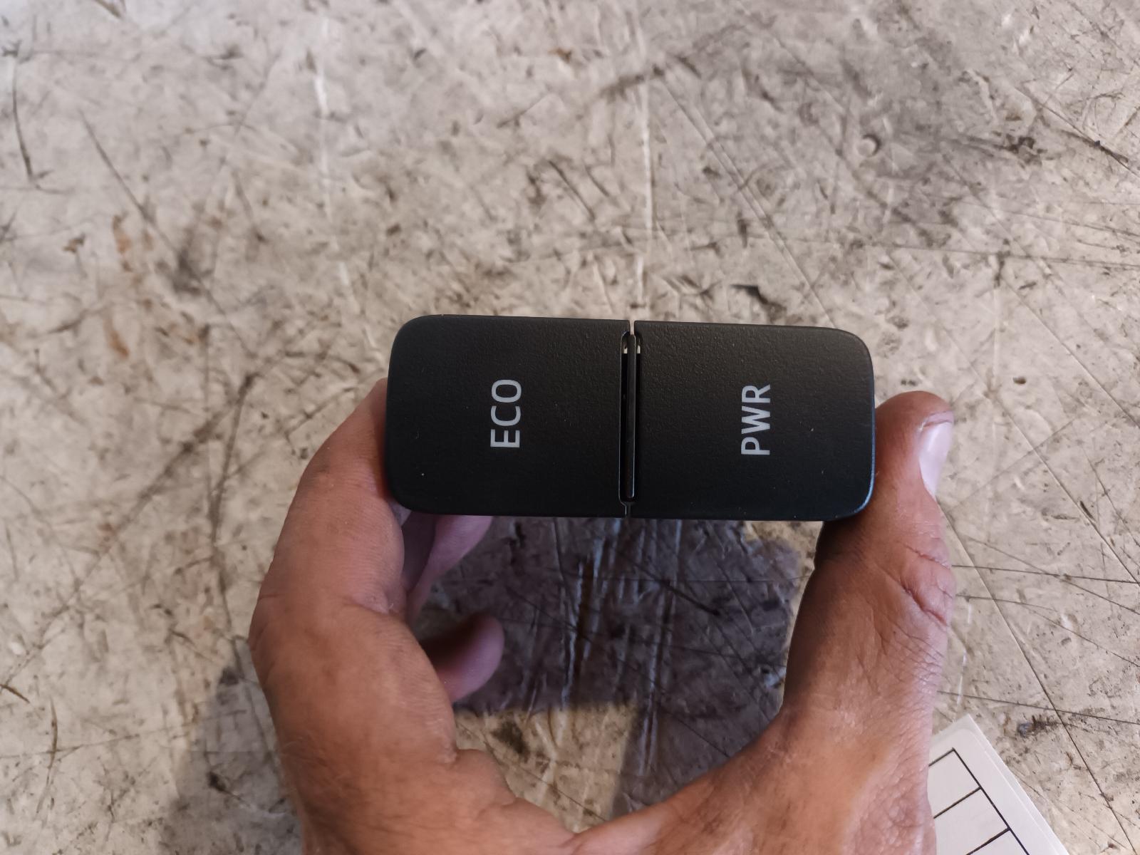 View Auto part Misc Switch/Relay Toyota Hilux 2021