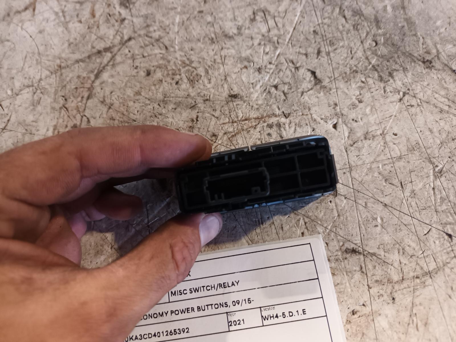 View Auto part Misc Switch/Relay Toyota Hilux 2021