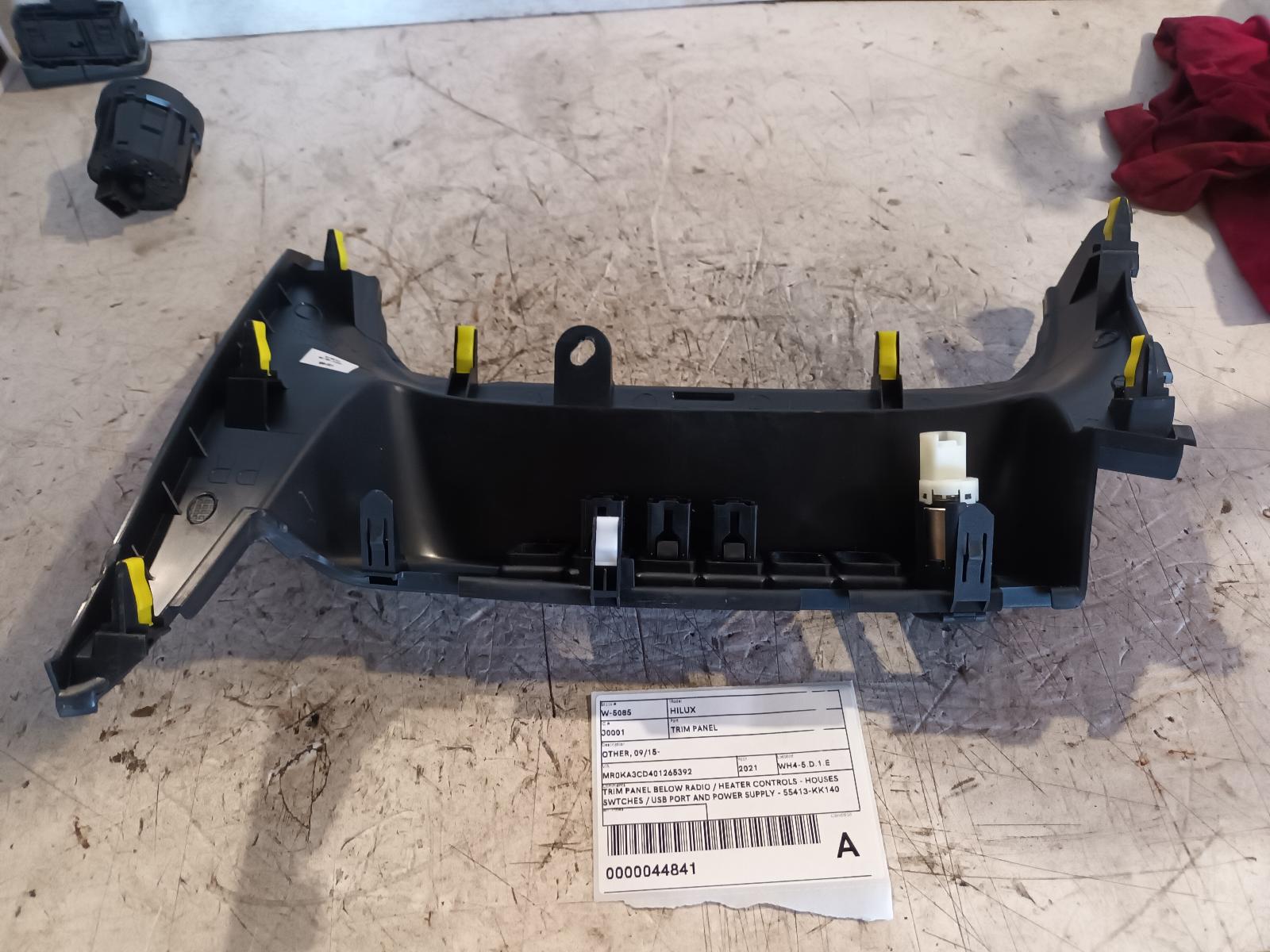 View Auto part Trim Panel Toyota Hilux 2021