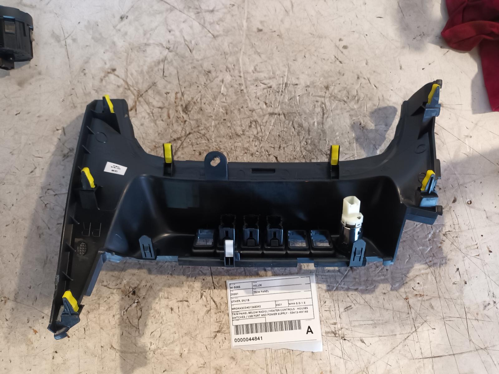 View Auto part Trim Panel Toyota Hilux 2021