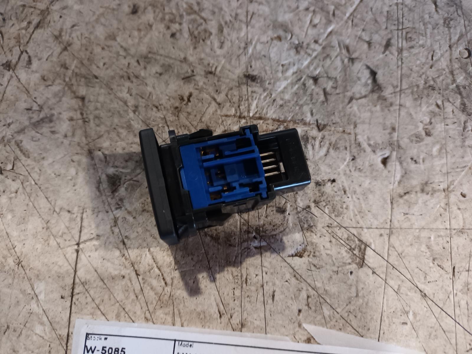 View Auto part Misc Switch/Relay Toyota Hilux 2021