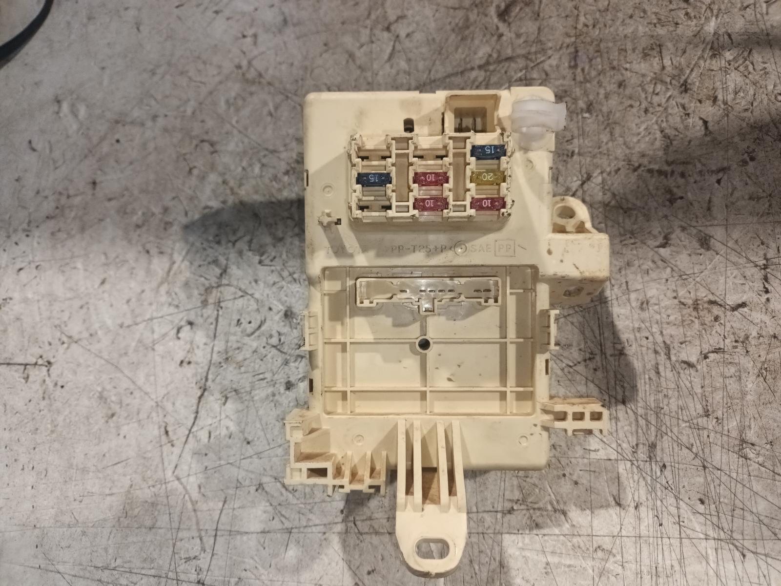 Fuse Box Hilux Toyota 2001