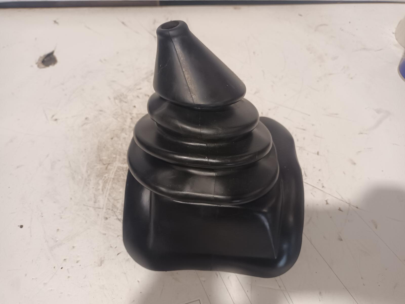 1996 Toyota Landcruiser Gear Stick/Shifter View Auto part Gear Stick/Shifter Toyota Landcruiser 1996