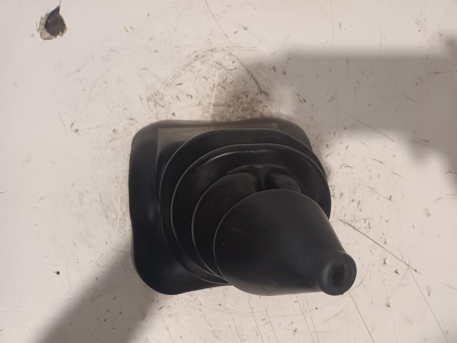 1996 Toyota Landcruiser Gear Stick/Shifter View Auto part Gear Stick/Shifter Toyota Landcruiser 1996