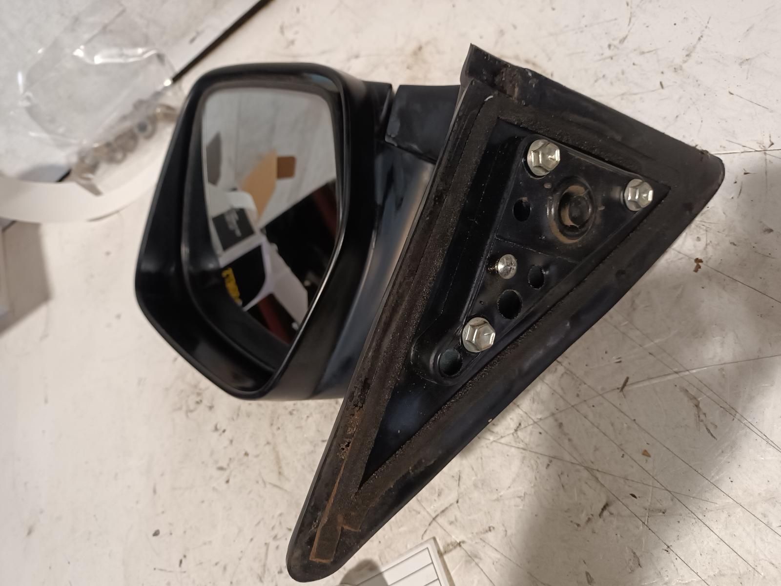 2006 Toyota Landcruiser Right Door Mirror View Auto part Right Door Mirror Toyota Landcruiser 2006