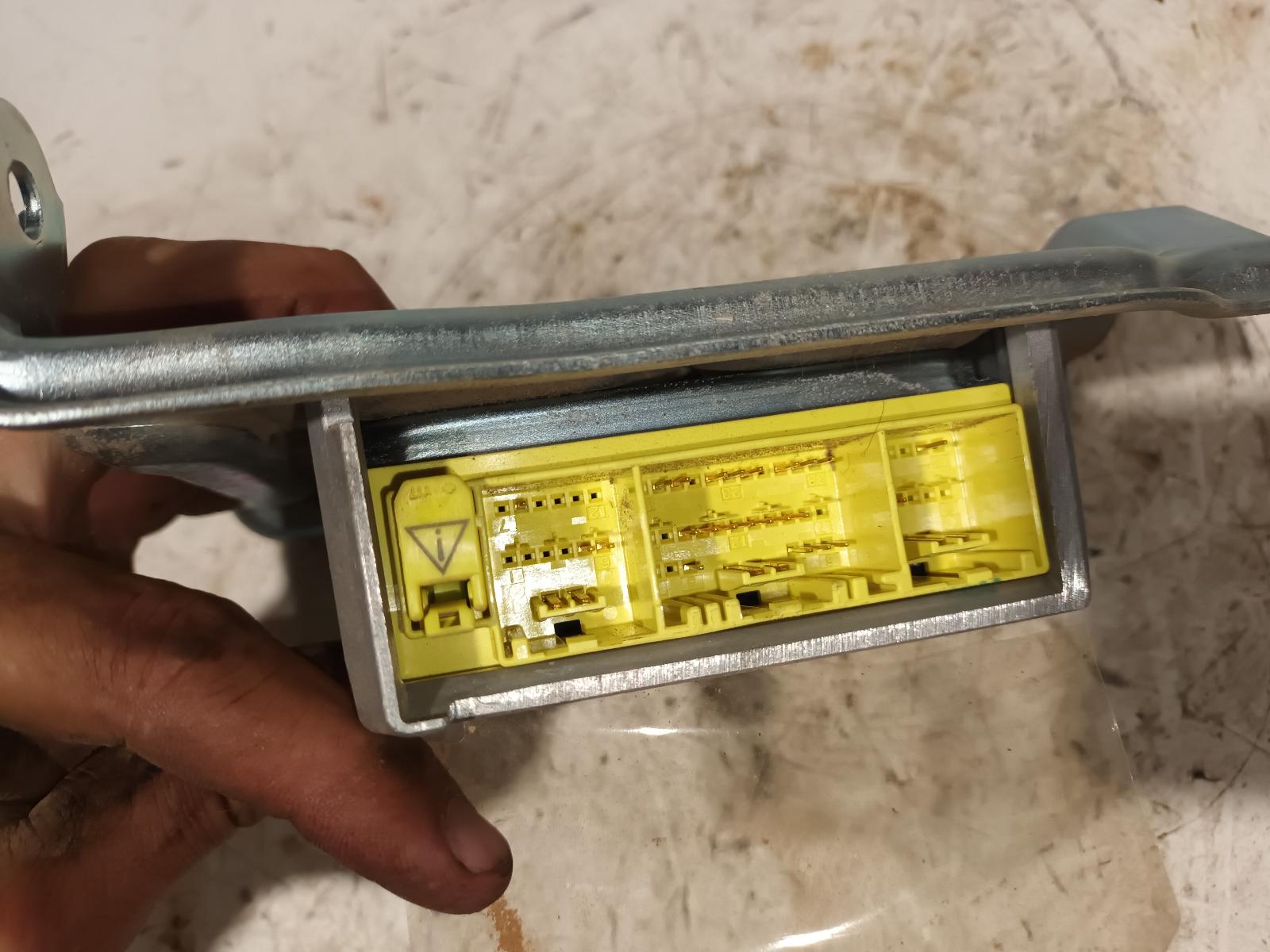 2006 Toyota Landcruiser Airbag Module/Sensor View Auto part Airbag Module/Sensor Toyota Landcruiser 2006