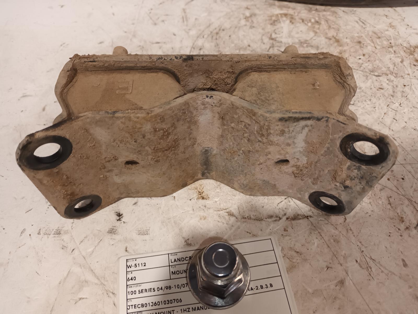 2006 Toyota Landcruiser Mount View Auto part Mount Toyota Landcruiser 2006