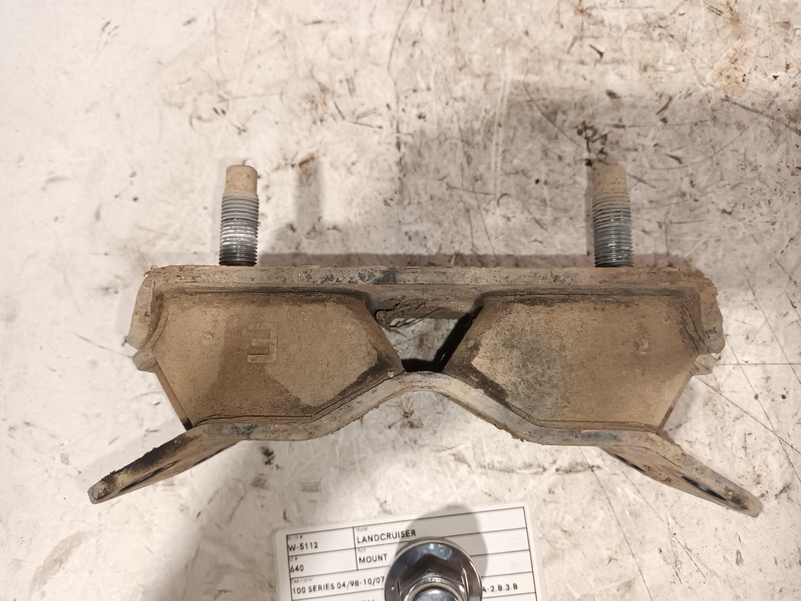 2006 Toyota Landcruiser Mount View Auto part Mount Toyota Landcruiser 2006