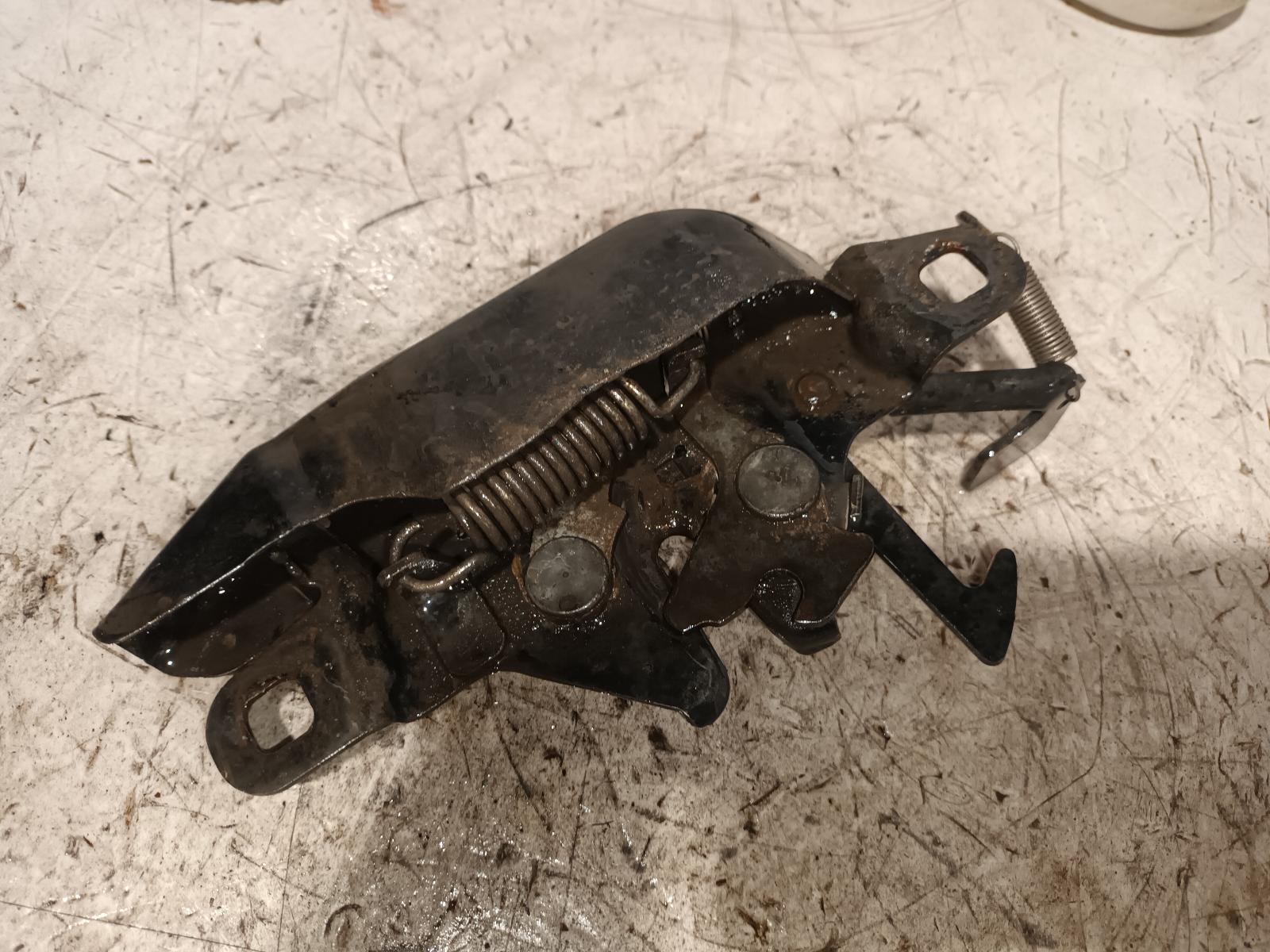 2004 Toyota Landcruiser Bonnet Lock/Support View Auto part Bonnet Lock/Support Toyota Landcruiser 2004