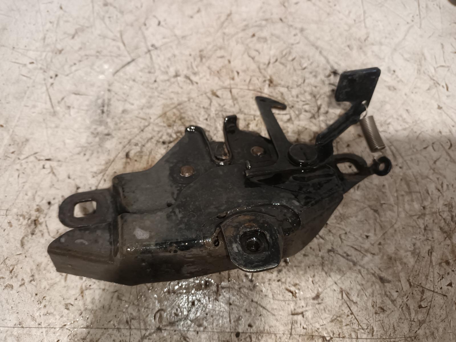 2004 Toyota Landcruiser Bonnet Lock/Support View Auto part Bonnet Lock/Support Toyota Landcruiser 2004