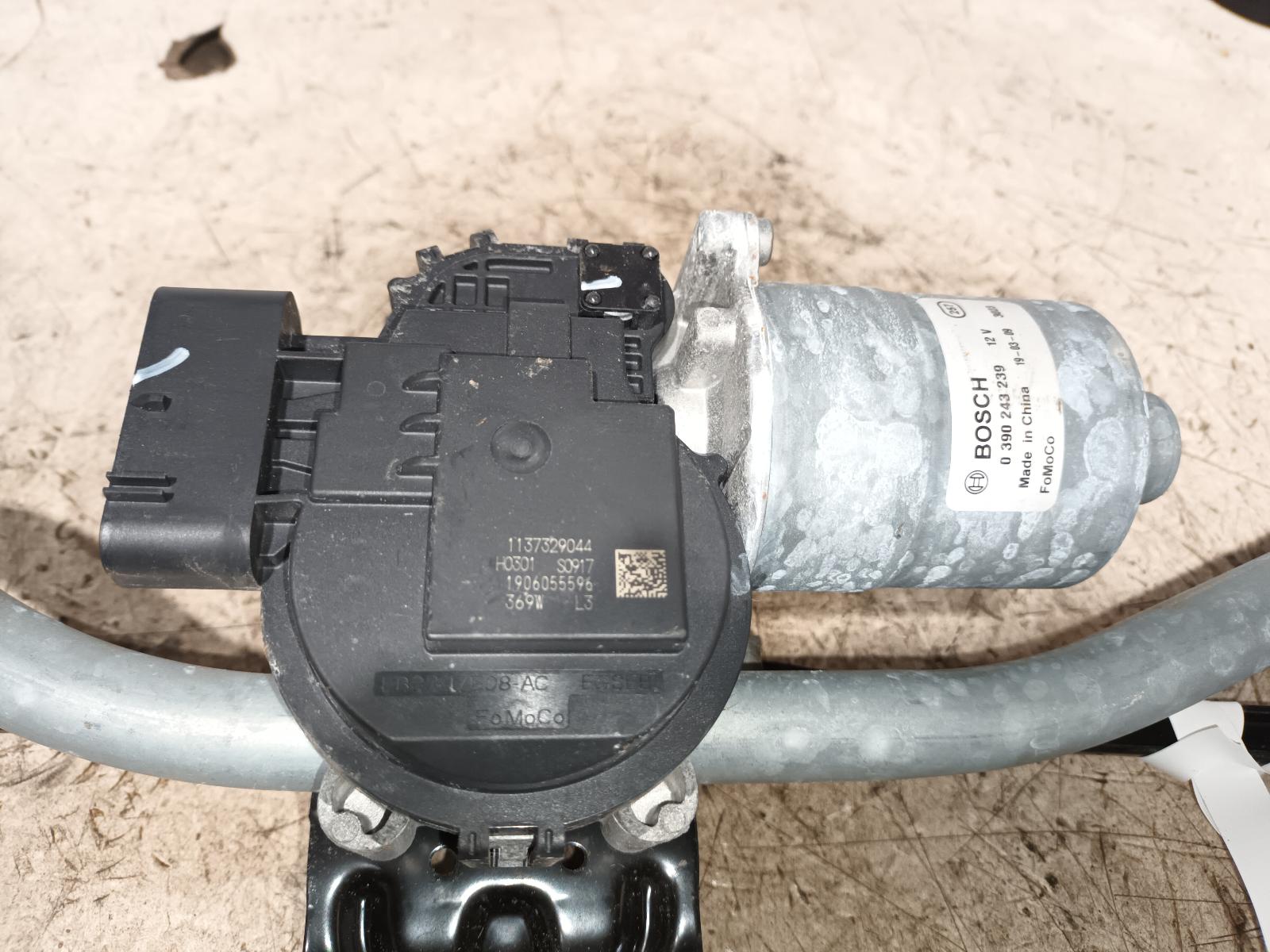 View Auto part Wiper Motor Ford Everest 2019