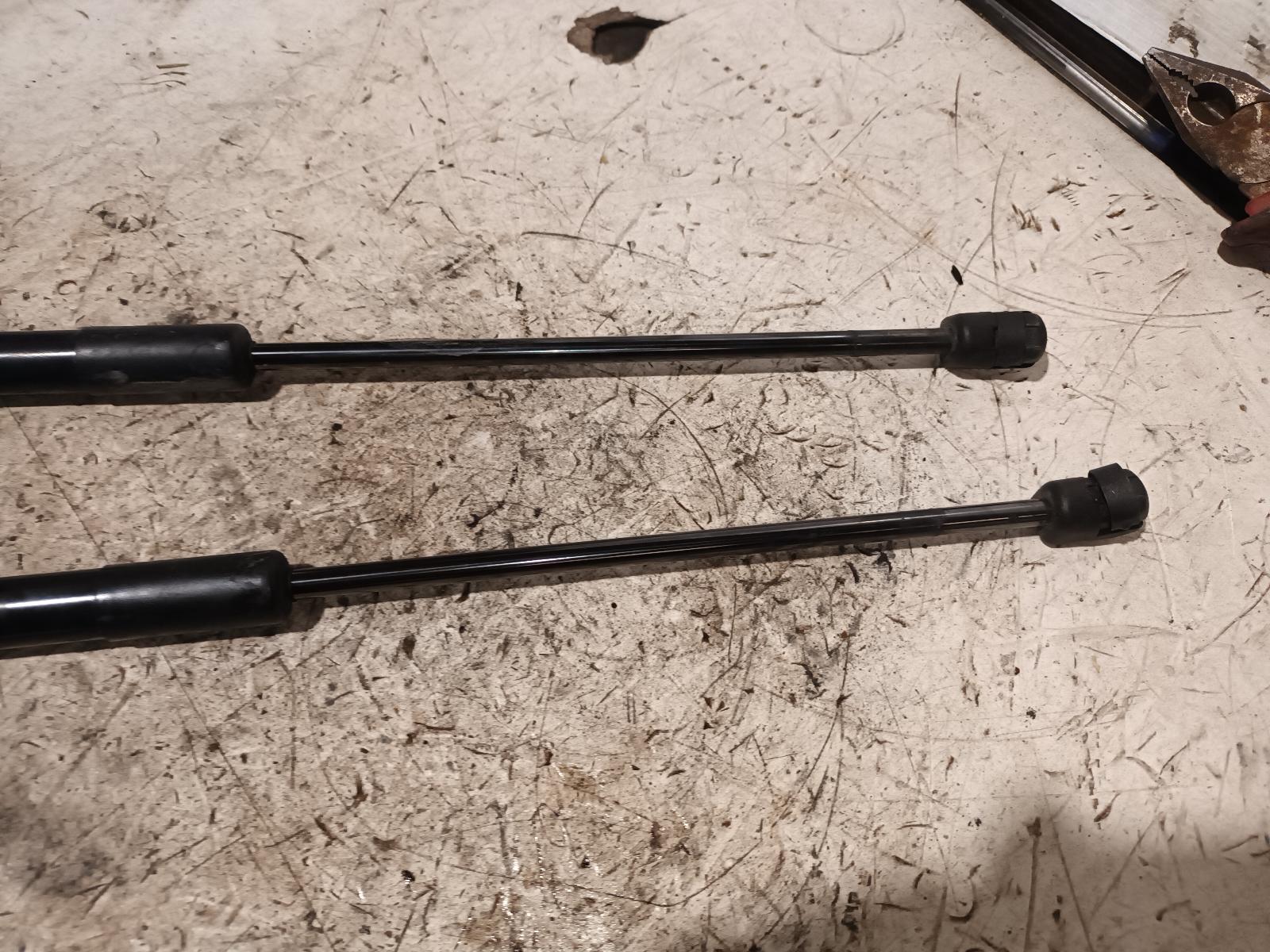 2019 Ford Everest Bonnet Hinge/Strut View Auto part Bonnet Hinge/Strut Ford Everest 2019