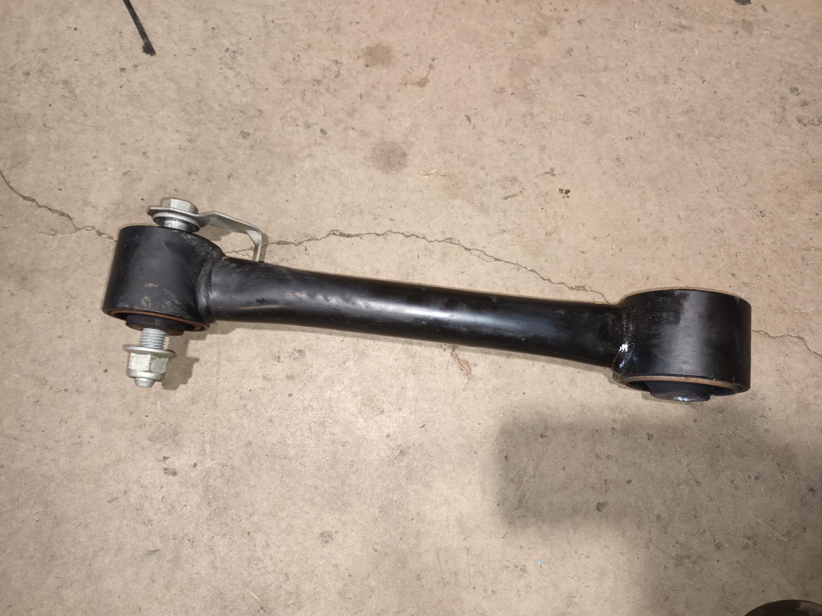 View Auto part Right Rear Trailing Arm Ford Everest 2019