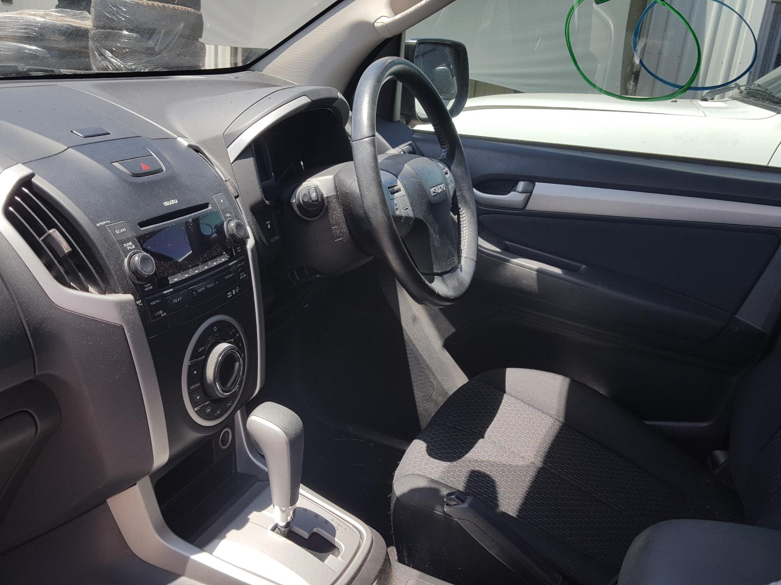 View Auto part Owners Handbook Isuzu Mu-x 2014