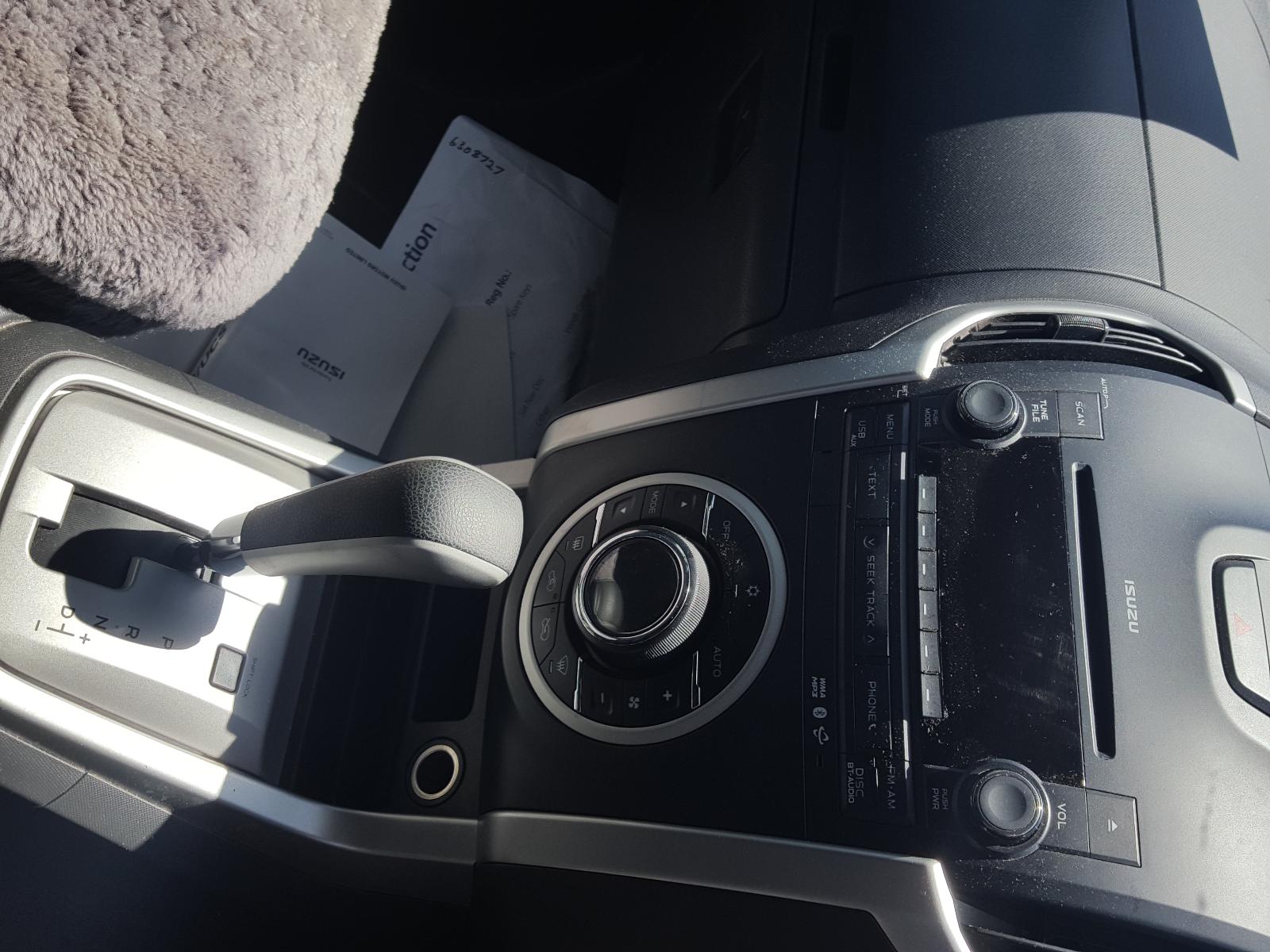View Auto part Misc Switch/Relay Isuzu Mu-x 2014
