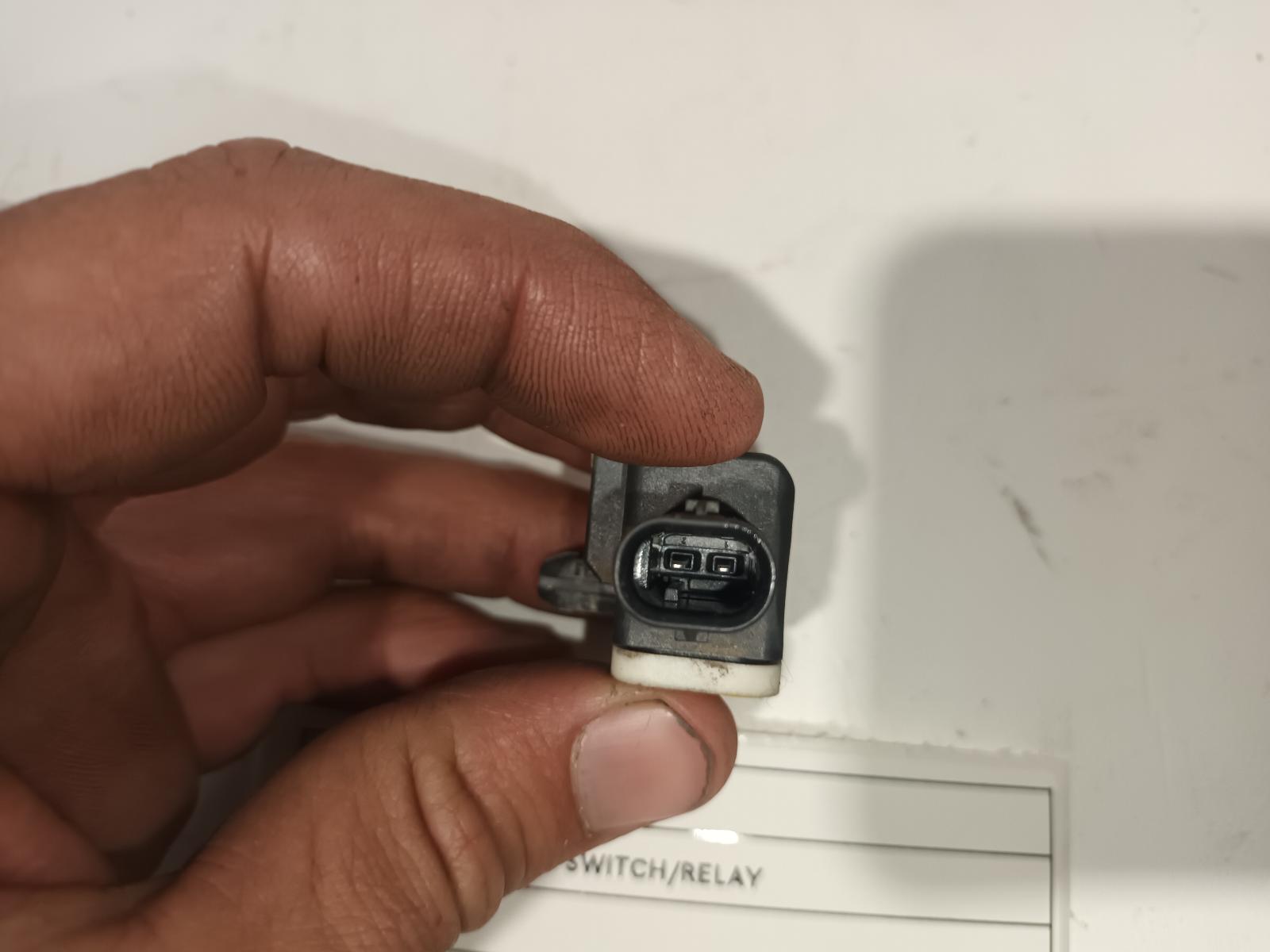 View Auto part Misc Switch/Relay Volkswagen Amarok 2013