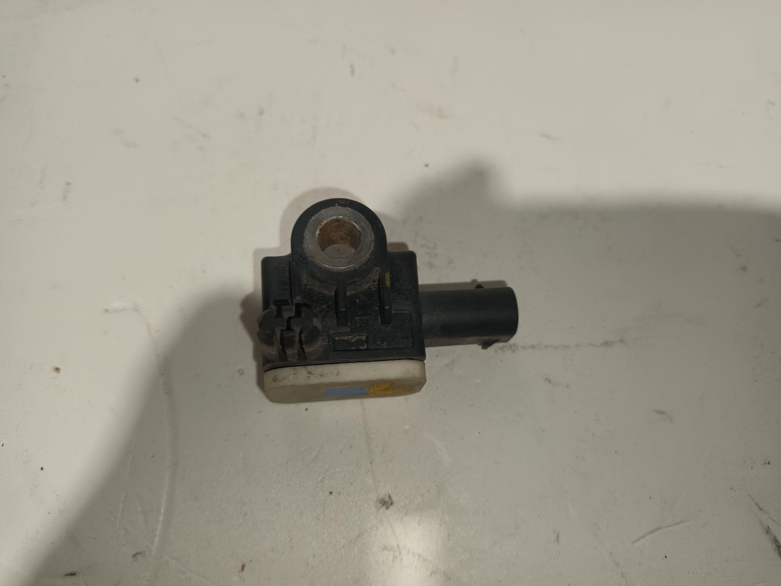 View Auto part Misc Switch/Relay Volkswagen Amarok 2013