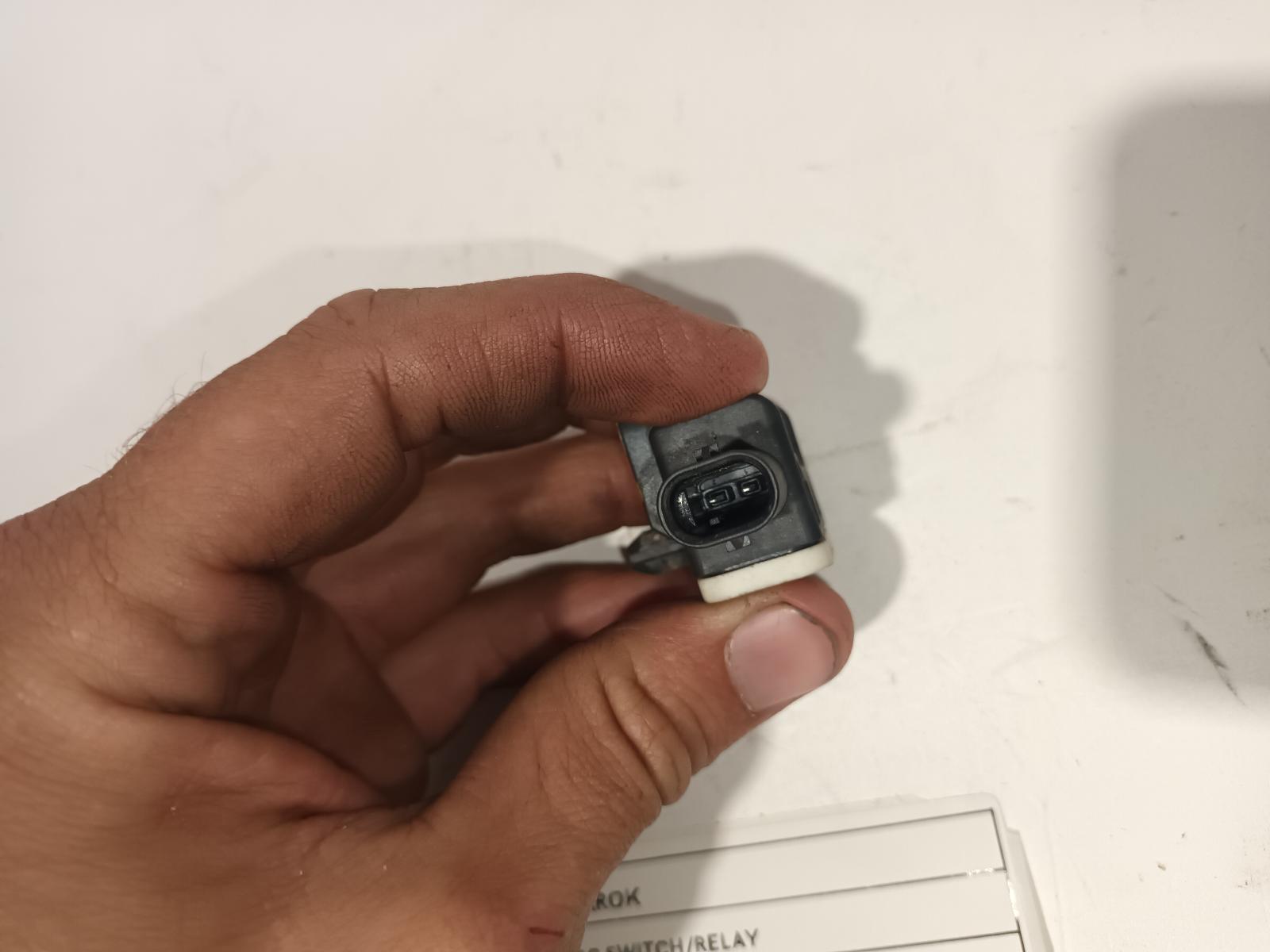 View Auto part Misc Switch/Relay Volkswagen Amarok 2013