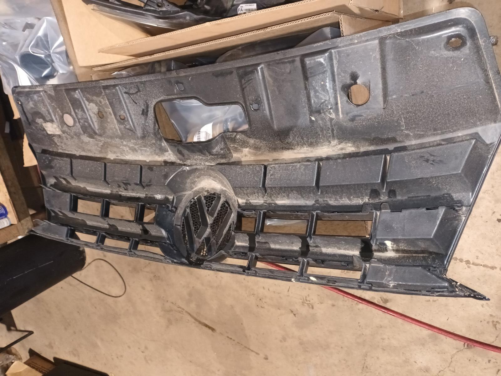 View Auto part Grille Volkswagen Amarok 2013
