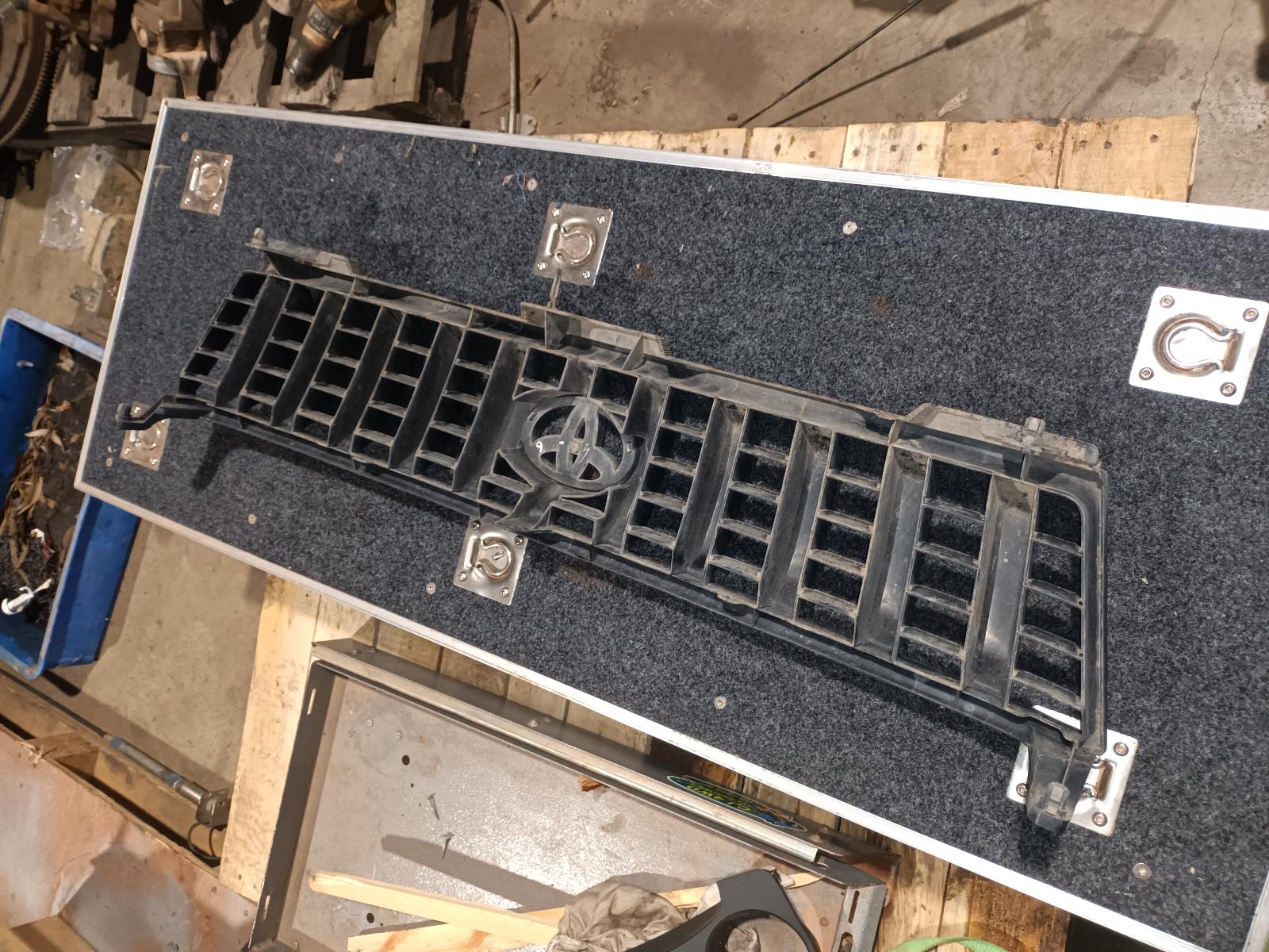 View Auto part Grille Toyota Prado 1998