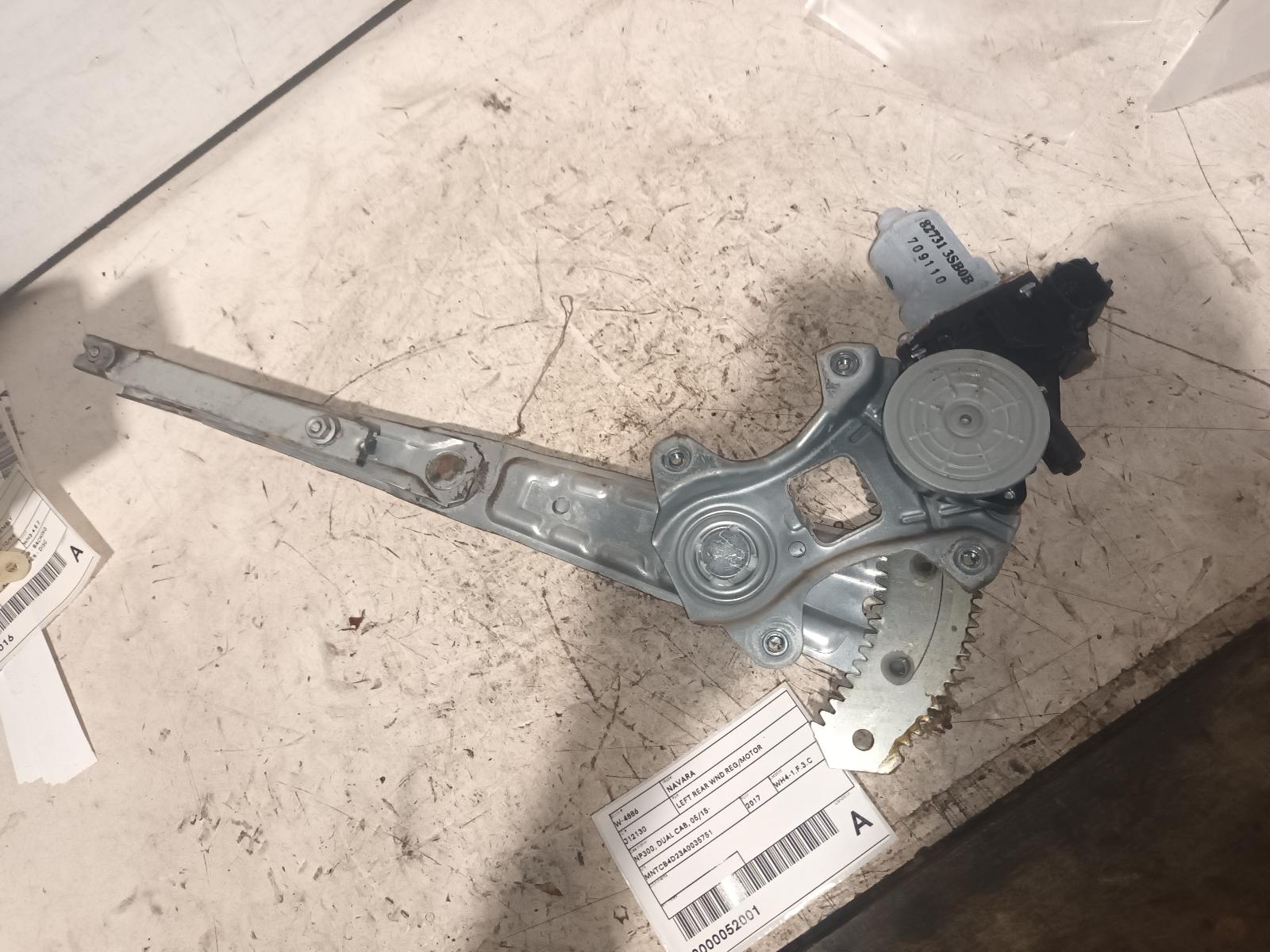 View Auto part Left Rear Wnd Reg/Motor Nissan Navara 2017