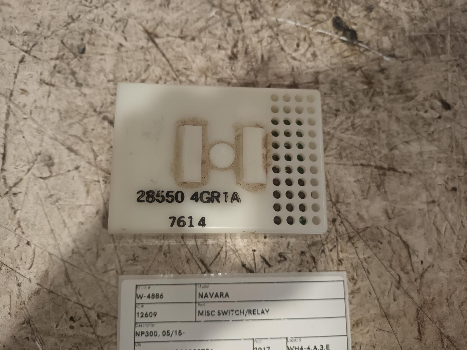 View Auto part Misc Switch/Relay Nissan Navara 2017