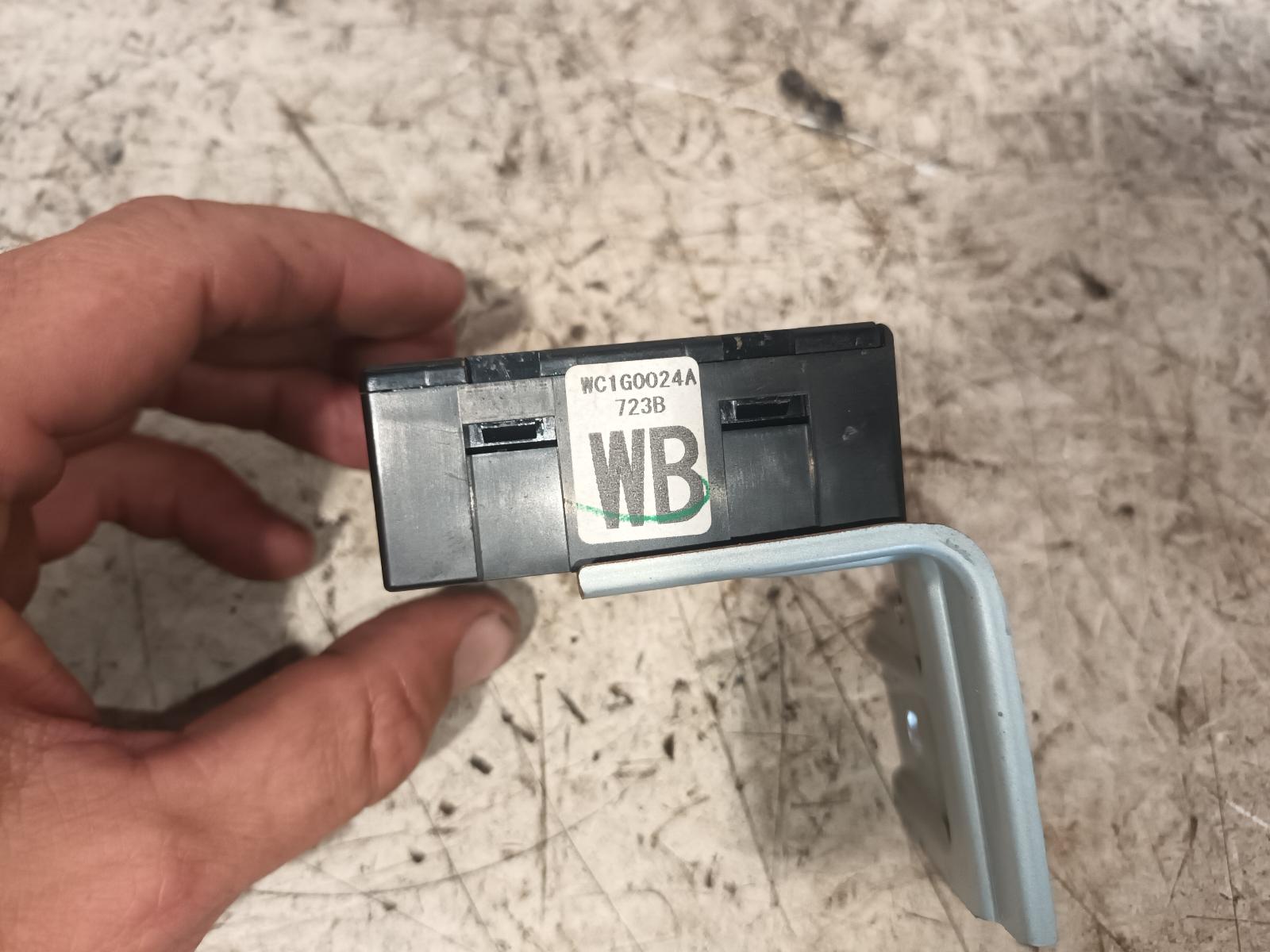 View Auto part Misc Switch/Relay Nissan Navara 2017