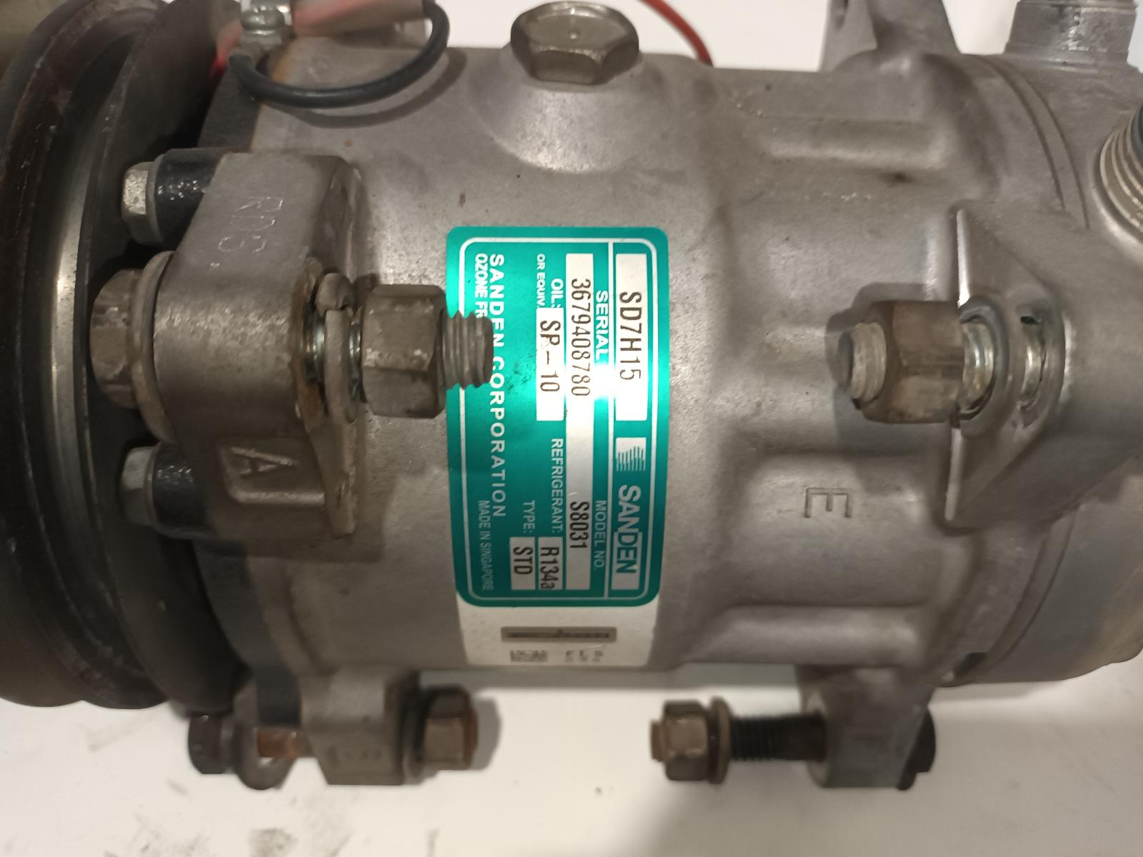 View Auto part A/C Compressor Toyota Hilux 1996
