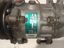 View Auto part A/C Compressor Toyota Hilux 1996