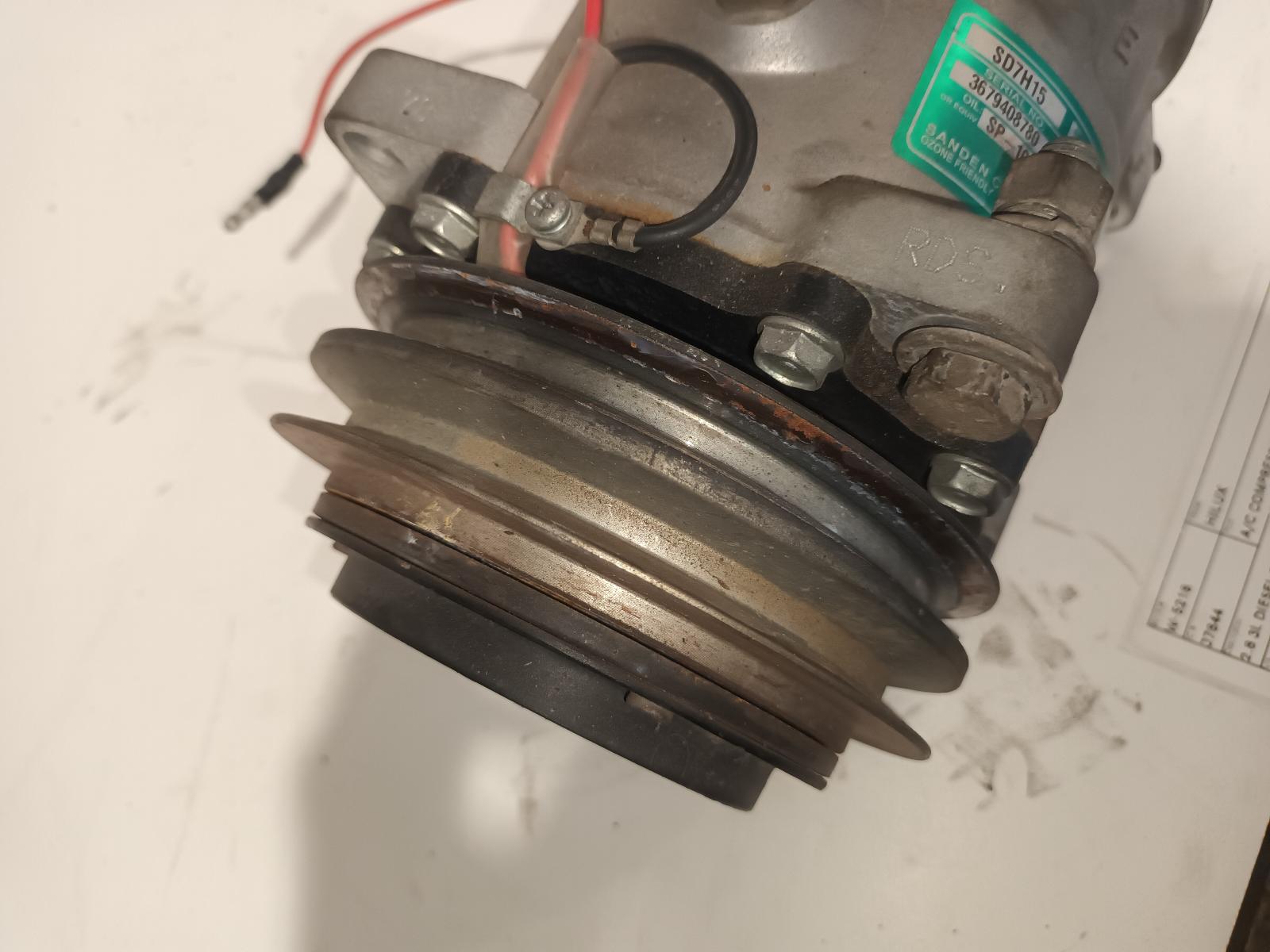 View Auto part A/C Compressor Toyota Hilux 1996