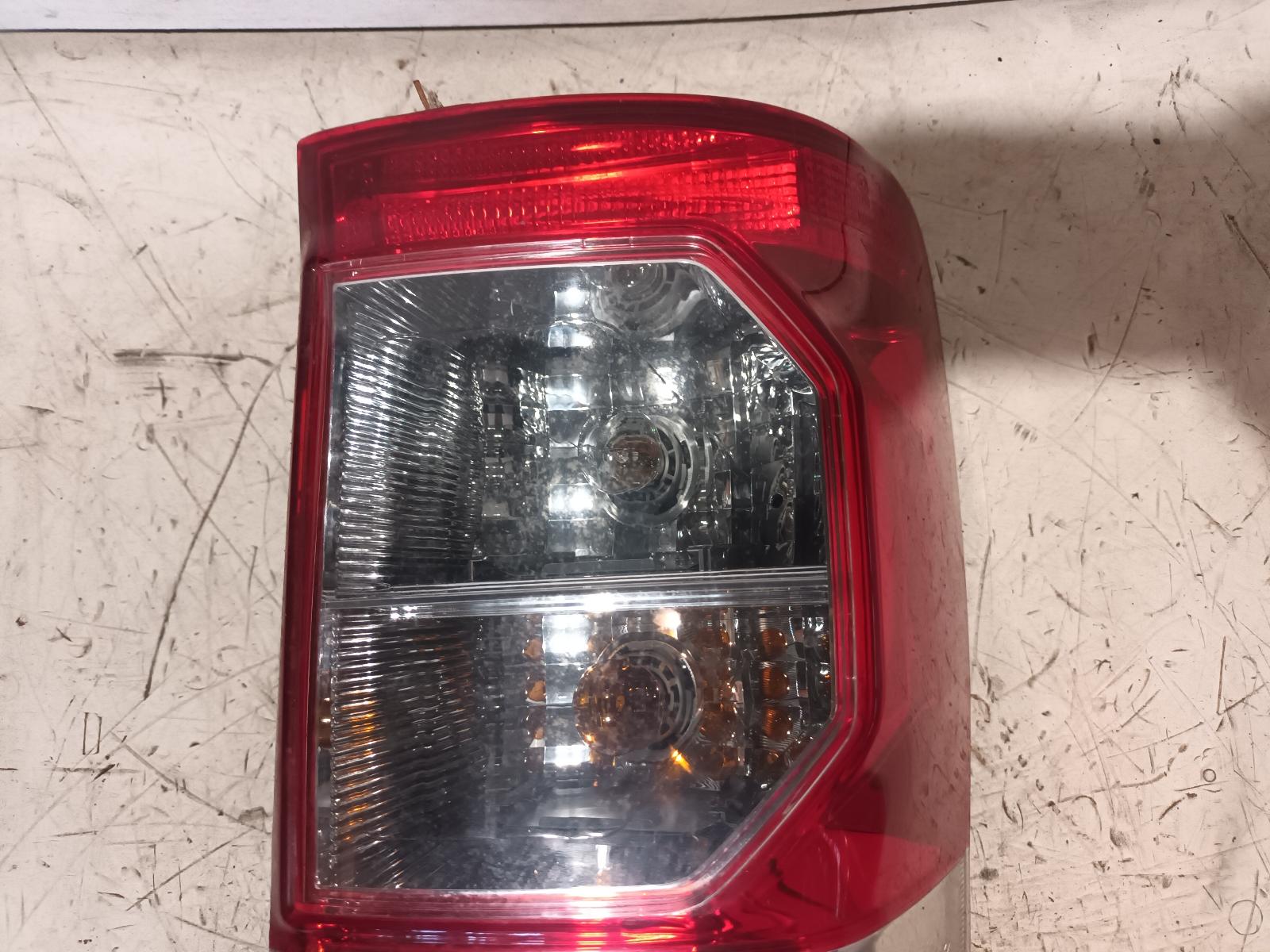 View Auto part Right Taillight Toyota Hilux 2014