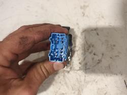 View Auto part Misc Switch/Relay Isuzu Dmax 2012