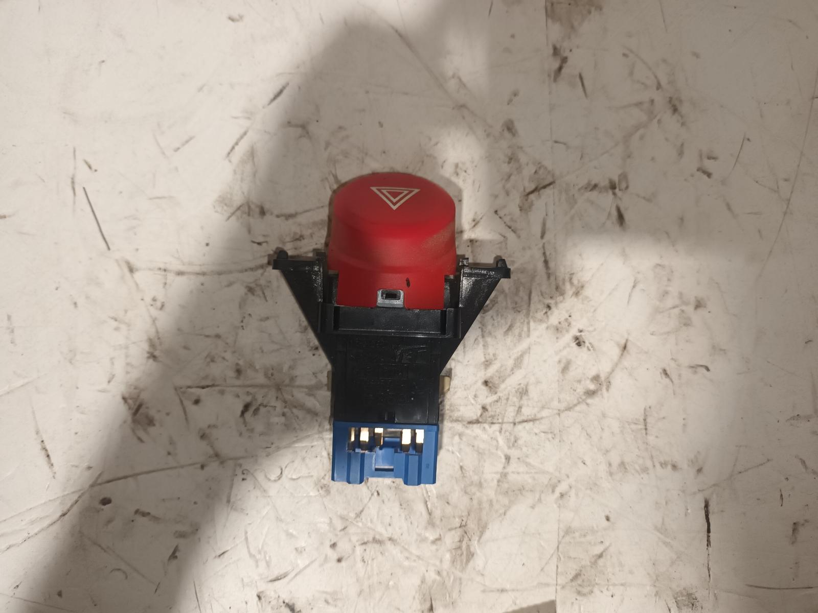 View Auto part Misc Switch/Relay Isuzu Dmax 2012