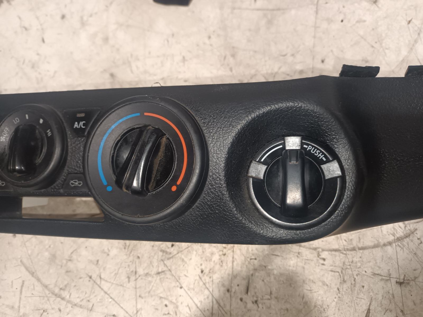 View Auto part Heater/Ac Controls Toyota Hilux 2018