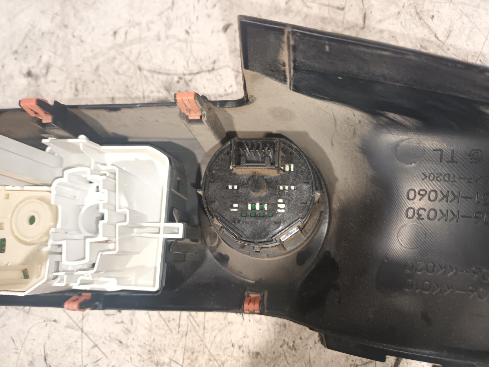 View Auto part Heater/Ac Controls Toyota Hilux 2018