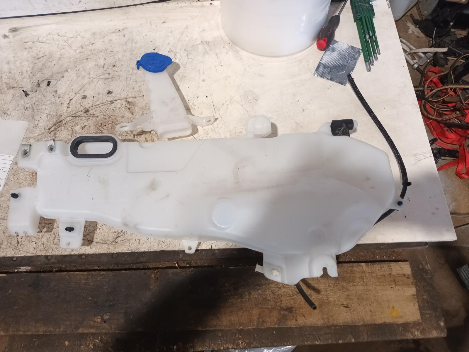 2025 Ford Everest Washer Bottle View Auto part Washer Bottle Ford Everest 2025