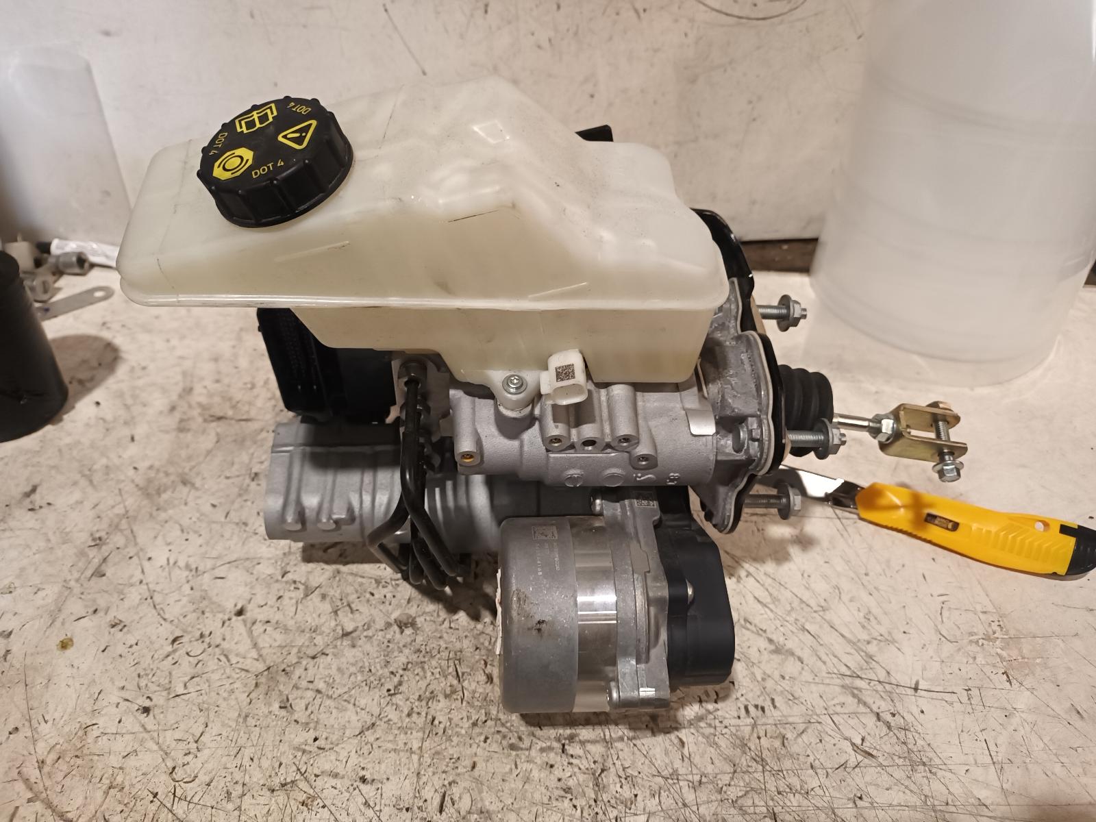 2025 Ford Everest Abs Pump/Modulator View Auto part Abs Pump/Modulator Ford Everest 2025