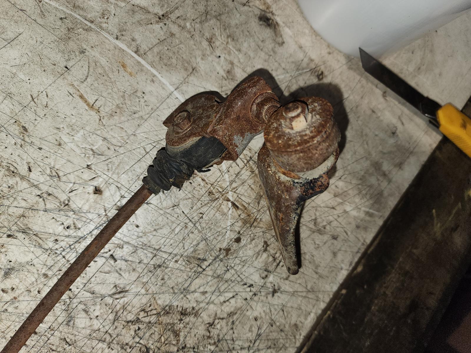 2000 Toyota Landcruiser Overflow Bottle View Auto part Overflow Bottle Toyota Landcruiser 2000