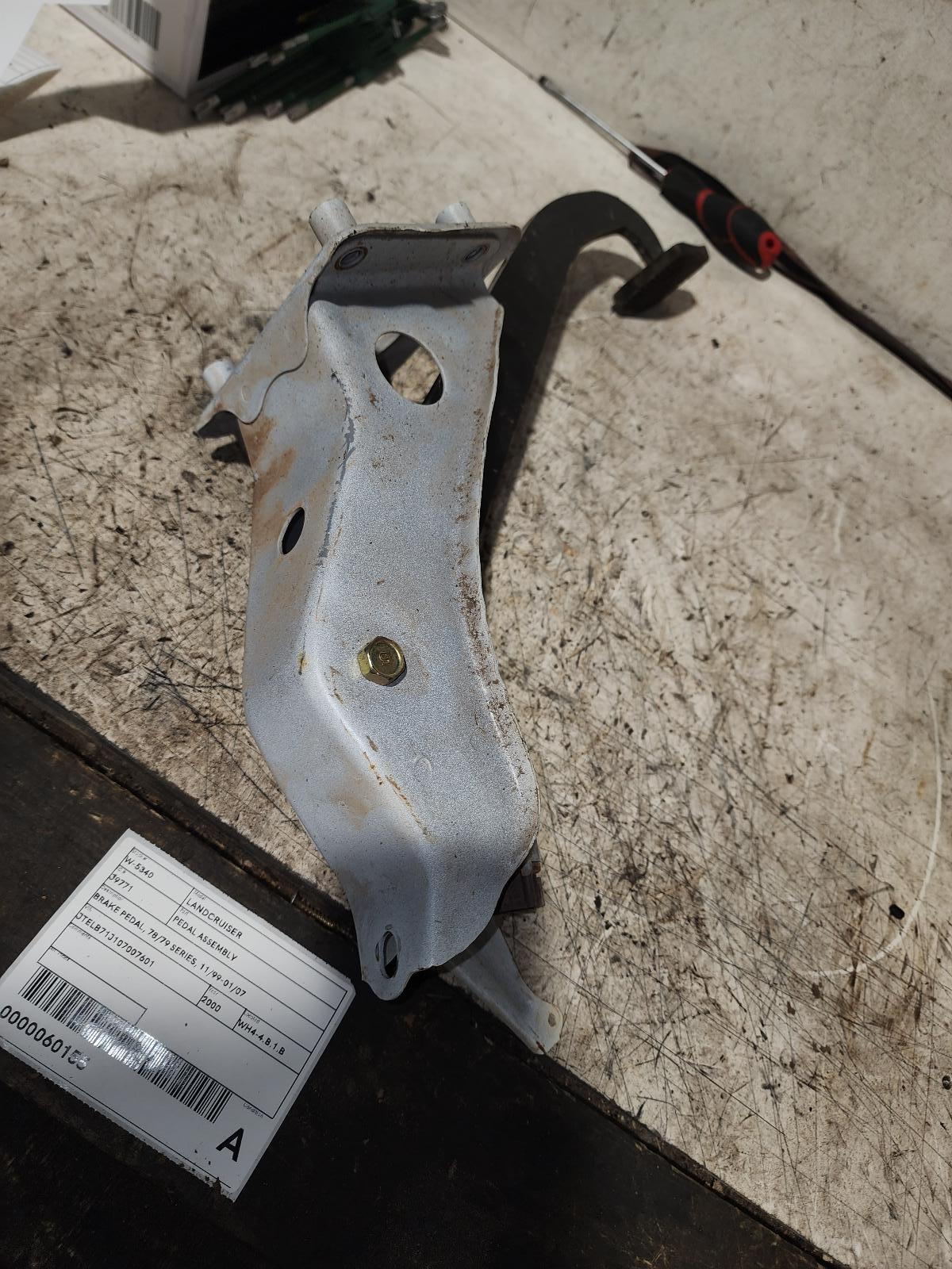 2000 Toyota Landcruiser Pedal Assembly View Auto part Pedal Assembly Toyota Landcruiser 2000