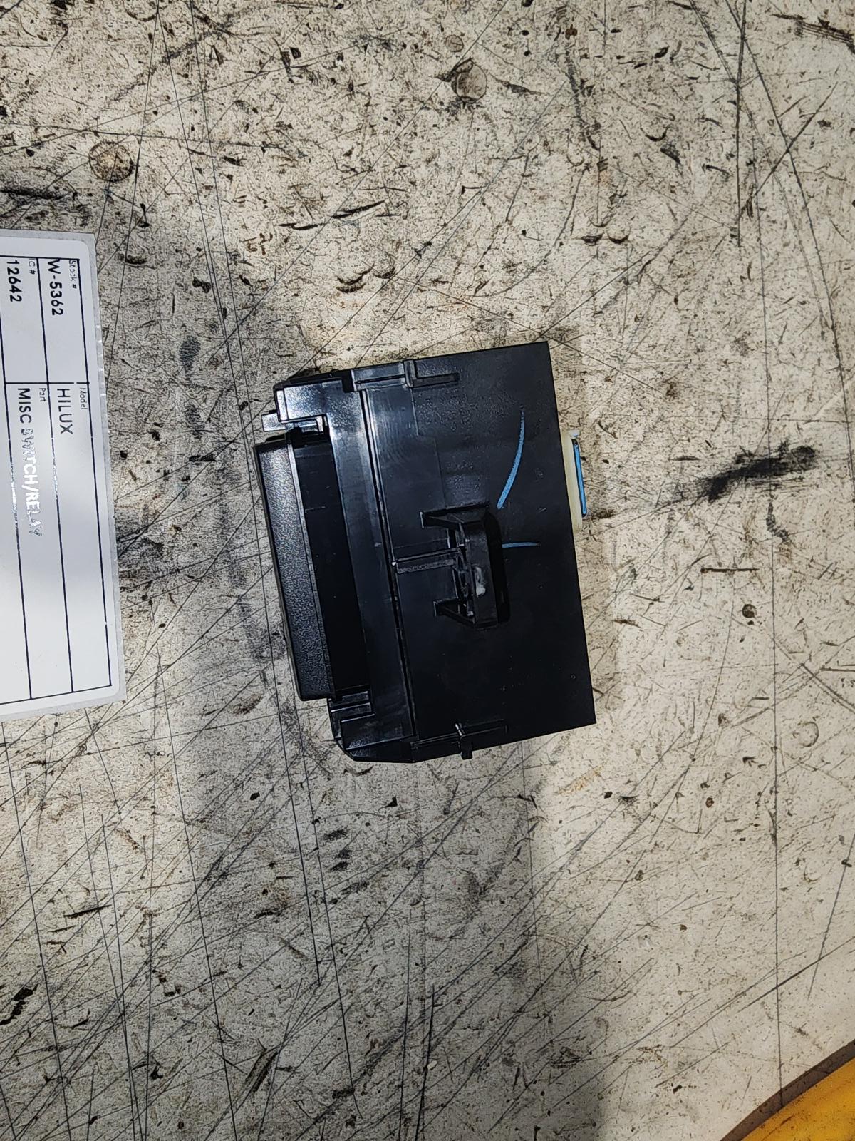 View Auto part Misc Switch/Relay Toyota Hilux 2024