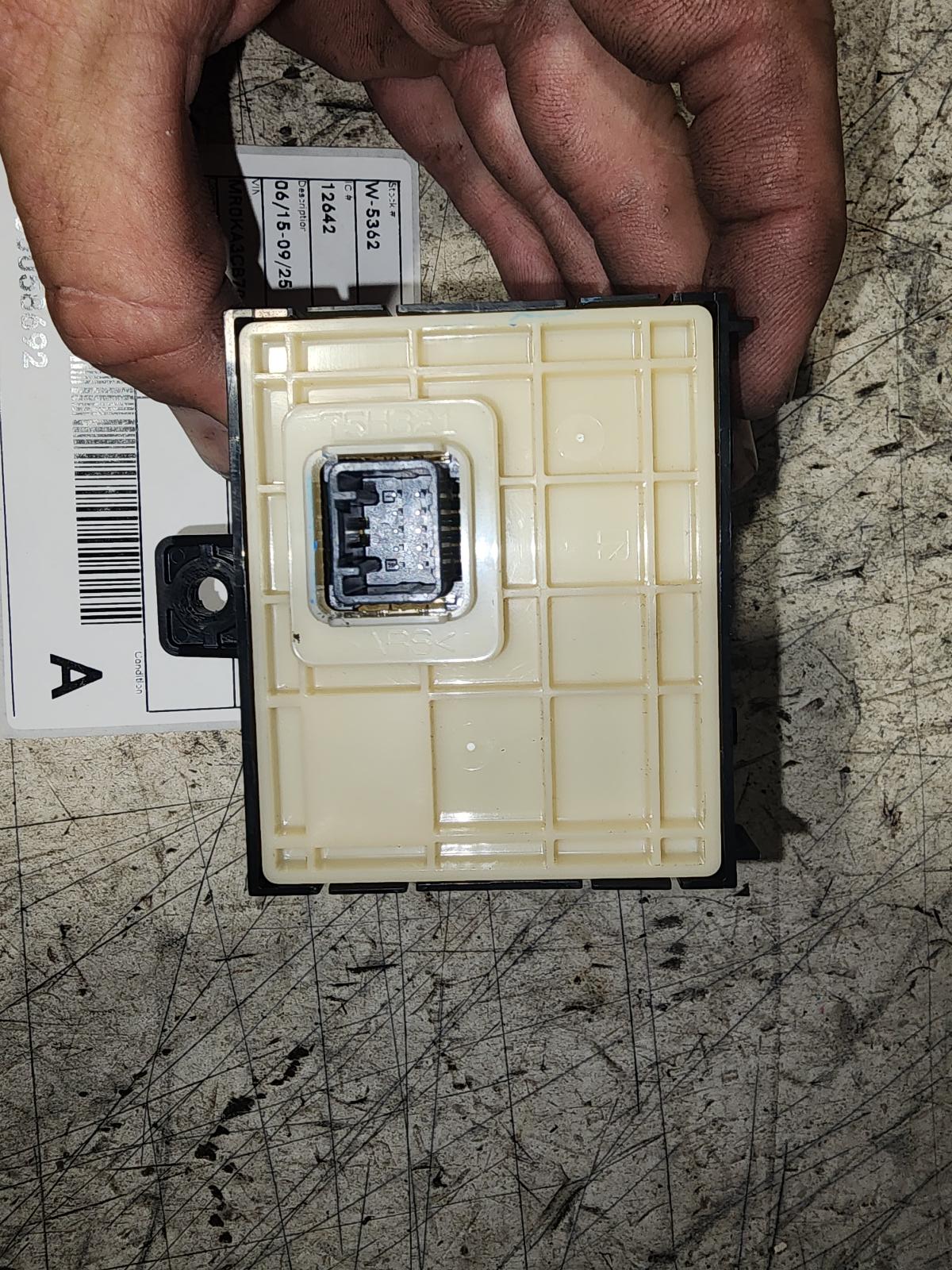 View Auto part Misc Switch/Relay Toyota Hilux 2024