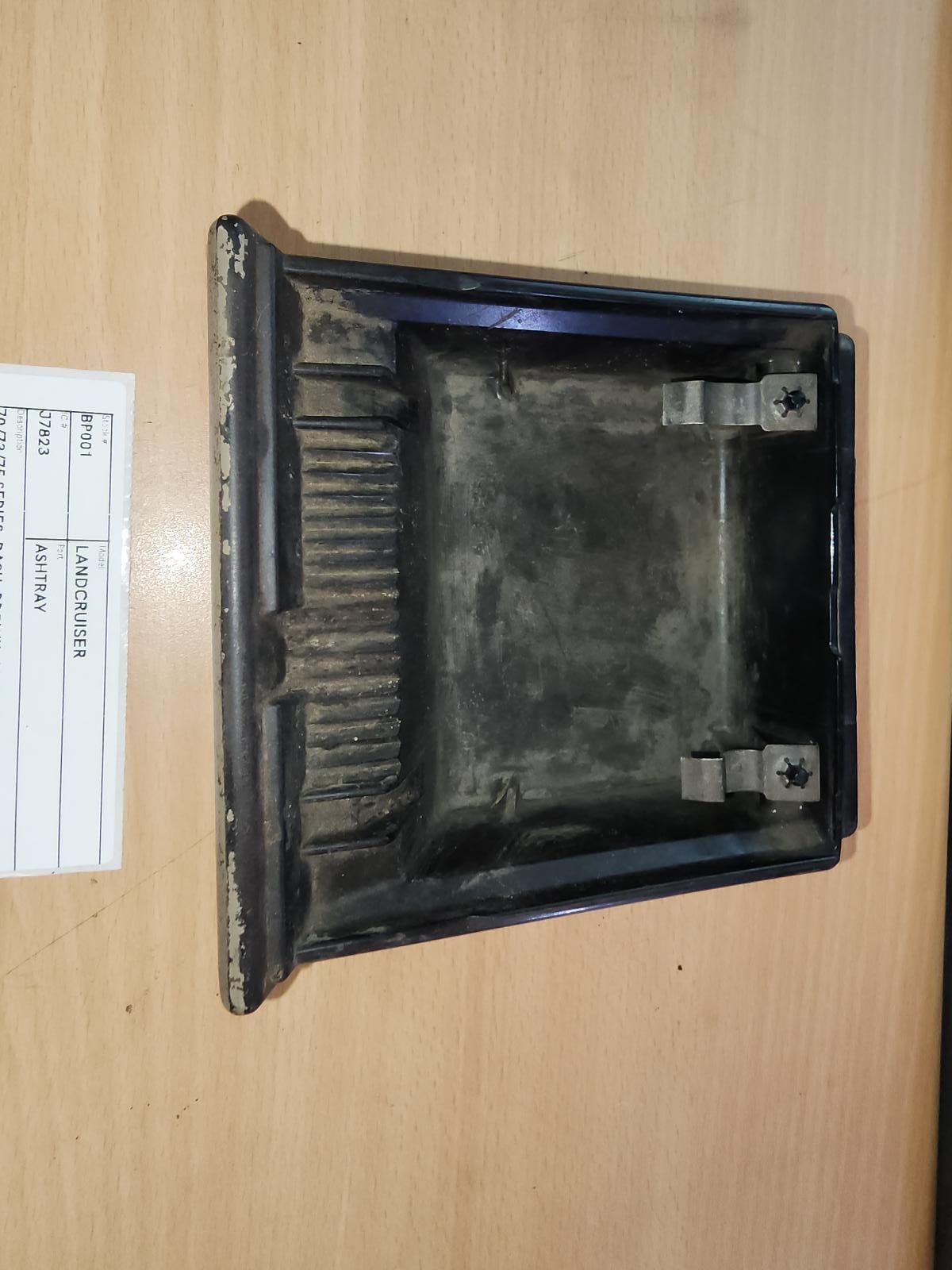 1993 Toyota Landcruiser Ashtray View Auto part Ashtray Toyota Landcruiser 1993