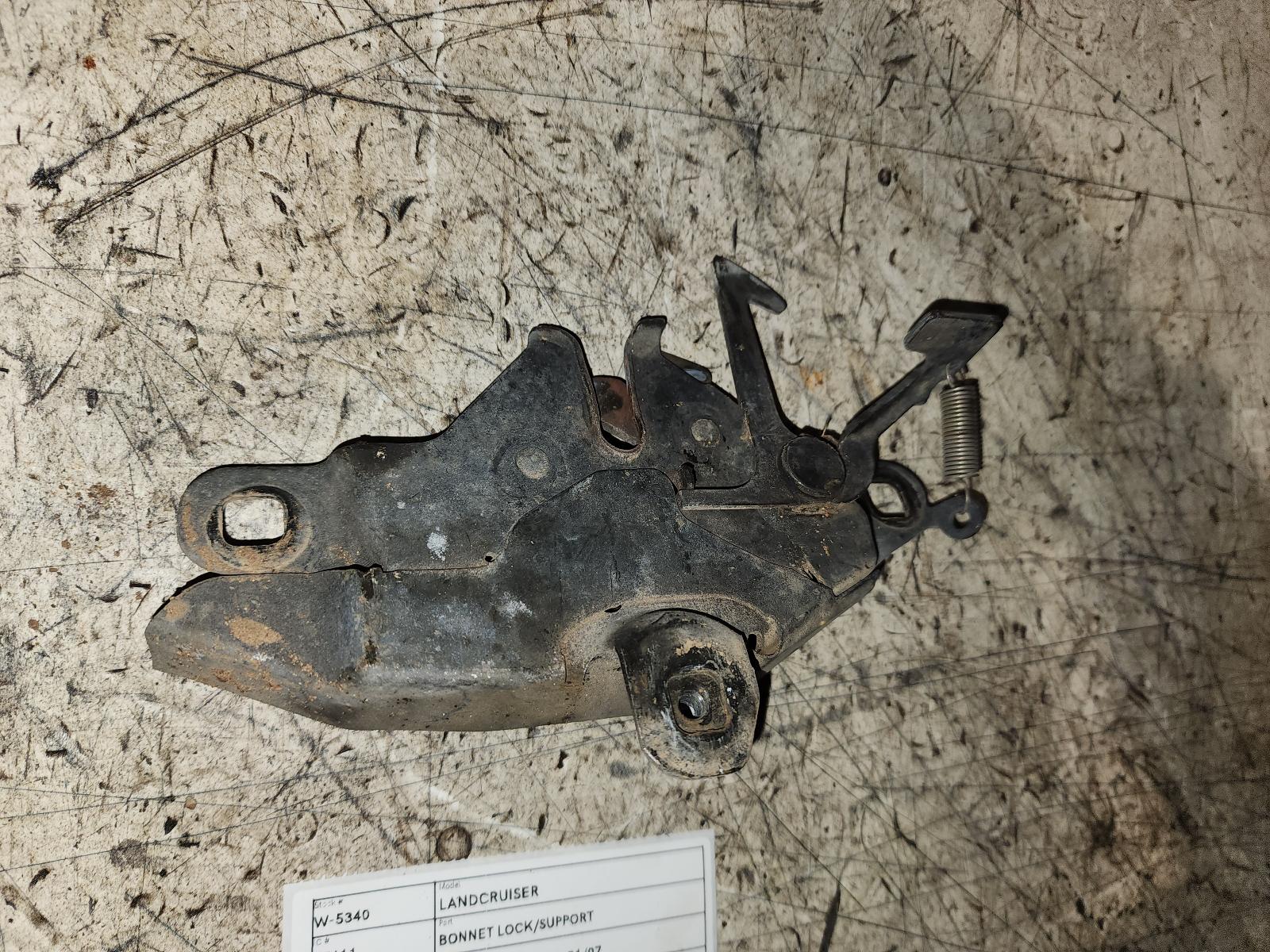 2000 Toyota Landcruiser Bonnet Lock/Support View Auto part Bonnet Lock/Support Toyota Landcruiser 2000