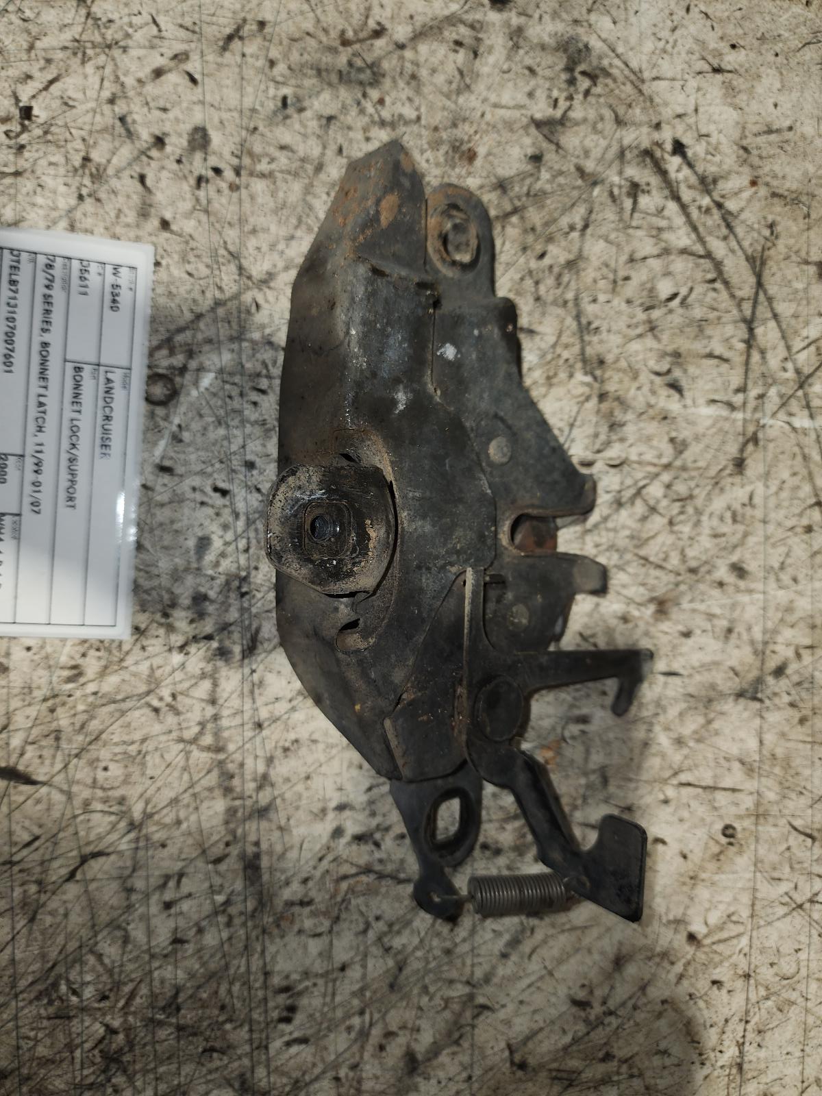 2000 Toyota Landcruiser Bonnet Lock/Support View Auto part Bonnet Lock/Support Toyota Landcruiser 2000