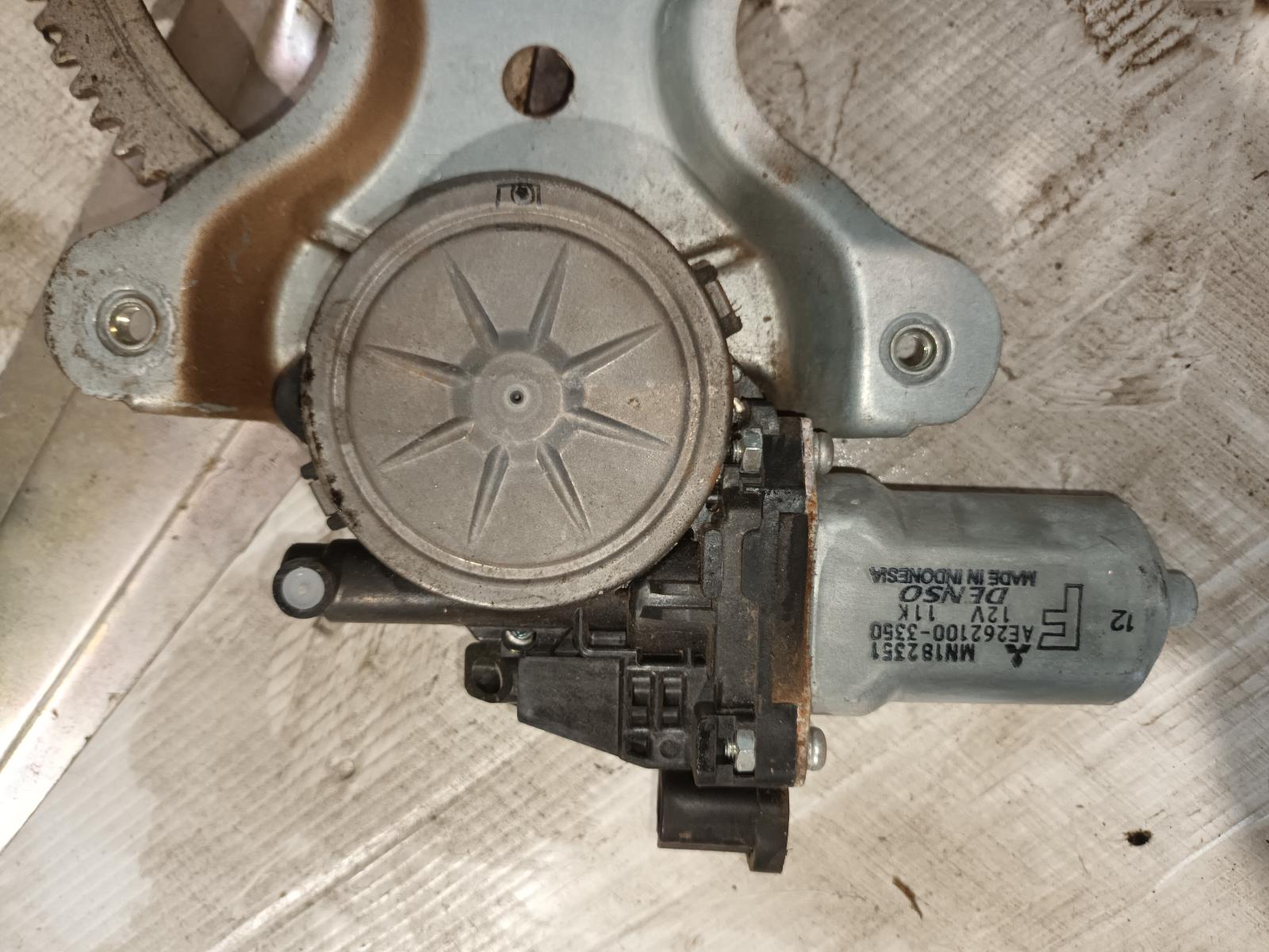 View Auto part Right Rear Wnd Reg/Motor Mitsubishi Triton 2009